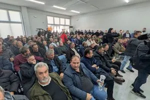 «Ναι» σε συνάντηση με Μητσοτάκη με ανοιχτούς δρόμους είπαν οι σκληροί των μπλόκων