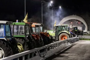Αγρότες: Σήμερα η συνέλευση του μπλόκου της Νίκαιας για τις τελικές αποφάσεις – Συγκρατημένα αισιόδοξοι στην κυβέρνηση