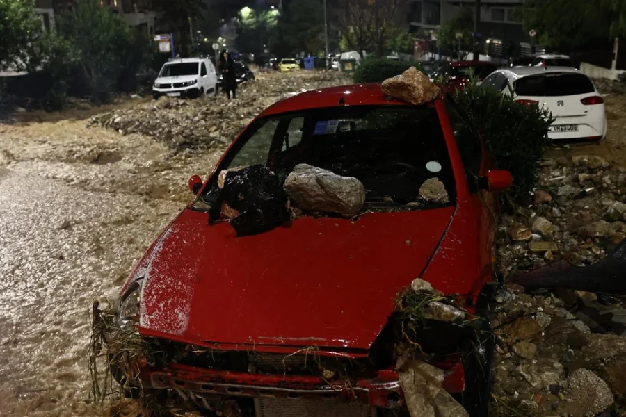 Γιατί η κακοκαιρία «έπνιξε» τα νότια προάστια: Οι τρεις αιτίες του κατακλυσμού