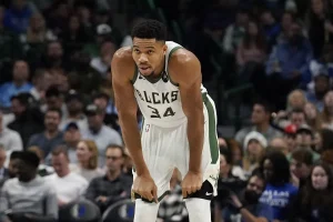 Νέο σοκ με Αντετοκούνμπο στο Μιλγουόκι: Χτύπησε και μένει εκτός δράσης για ενάμιση μήνα