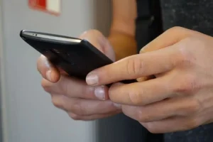 Ρέθυμνο: Τους υποσχέθηκαν voucher 450 ευρώ και τις έπεισαν να αγοράσουν Paysafe