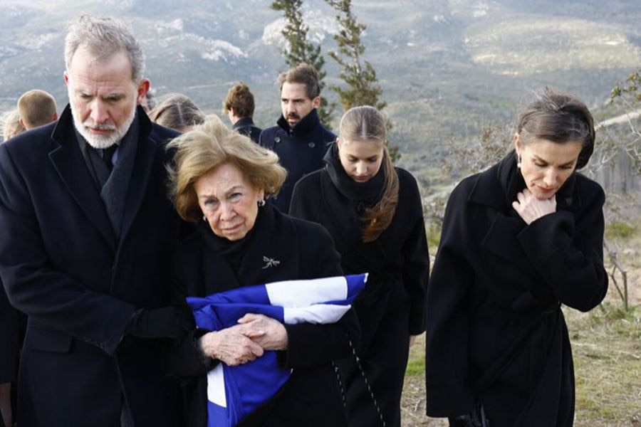 Σε στενό οικογενειακό κύκλο η ταφή της πριγκίπισσας Ειρήνης στο Τατόι: Συντετριμμένη η βασίλισσα Σοφία, φωτογραφίες