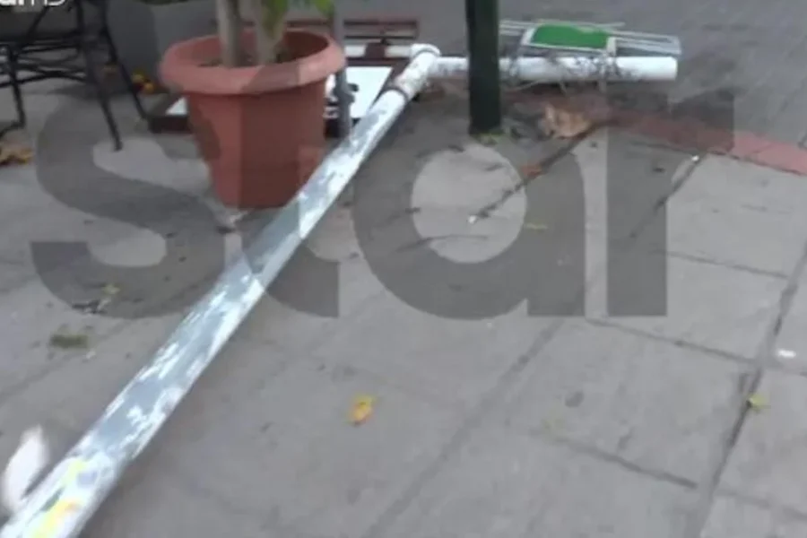 Ξεκόλλησε ο σταυρός φαρμακείου και έπεσε πάνω στο κεφάλι 15χρονης μαθήτριας