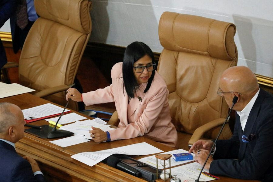 Βενεζουέλα: Ο στρατός αναγνωρίζει την Ντέλσι Ροντρίγκες ως προσωρινή πρόεδρο της χώρας