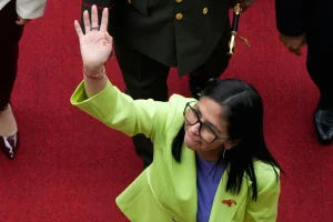 Guardian: Η Ντέλσι Ροντρίγκες μιλούσε μυστικά με τις ΗΠΑ πριν την ανατροπή Μαδούρο