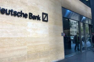 Έφοδος στα κεντρικά της Deutsche Bank: Έρευνα για ξέπλυμα μαύρου χρήματος, στο «κάδρο» και ο Αμπράμοβιτς