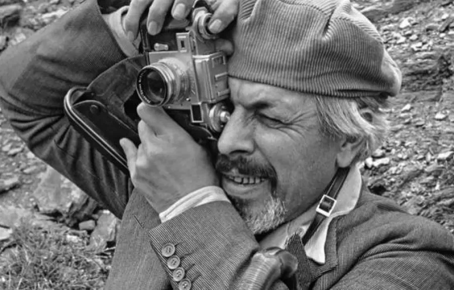 «Τριαντάφυλλα στο παράθυρο» – Ένα πορτρέτο του Ανδρέα Εμπειρίκου