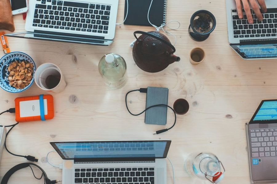 ΓΣΕΕ για ακραία καιρικά φαινόμενα: Όλα όσα πρέπει να γνωρίζουν οι εργαζόμενοι για τα ωράρια, την τηλεργασία και τους μισθούς