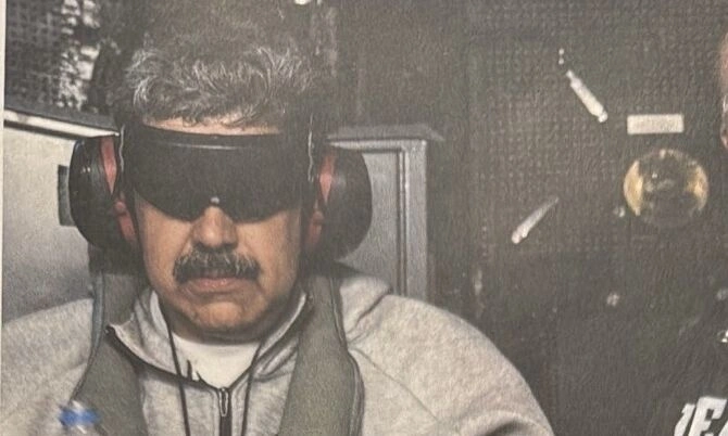 Ξεπούλησε η φόρμα που φορούσε ο Νικολάς Μαδούρο όταν συνελήφθη από τις ΗΠΑ