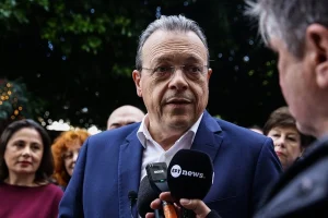 Στα μπλόκα των αγροτών ο Σωκράτης Φάμελλος: «Έναν μήνα τώρα η κυβέρνηση τους εξαπατά»