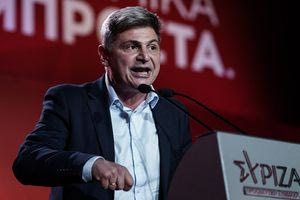 Νικόλας Φαραντούρης: Διεγράφη από τον ΣΥΡΙΖΑ μετά τις δηλώσεις για το κόμμα Καρυστιανού