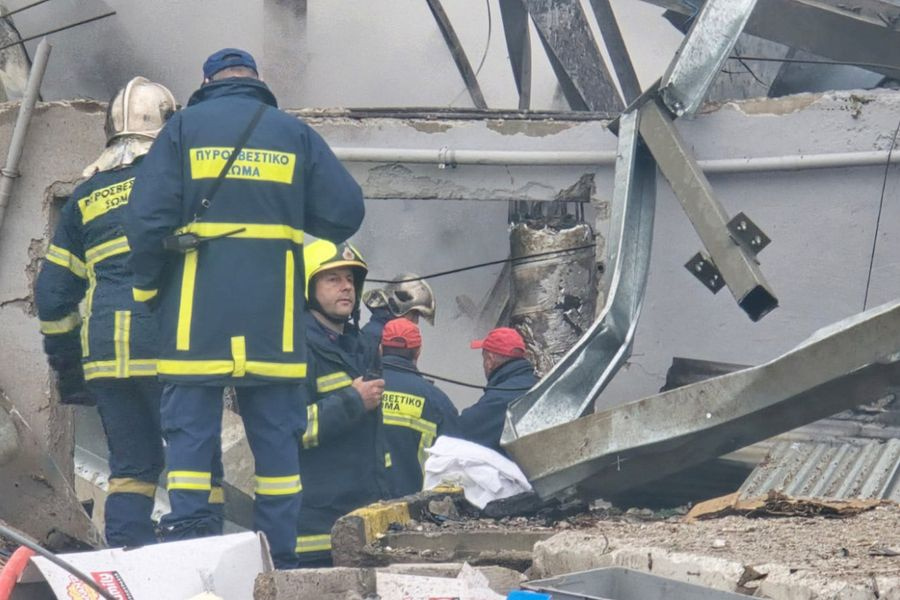 Φωτιά σε εργοστάσιο στα Τρίκαλα: Τρεις γυναίκες νεκρές – Αγνοούνται δύο ακόμα