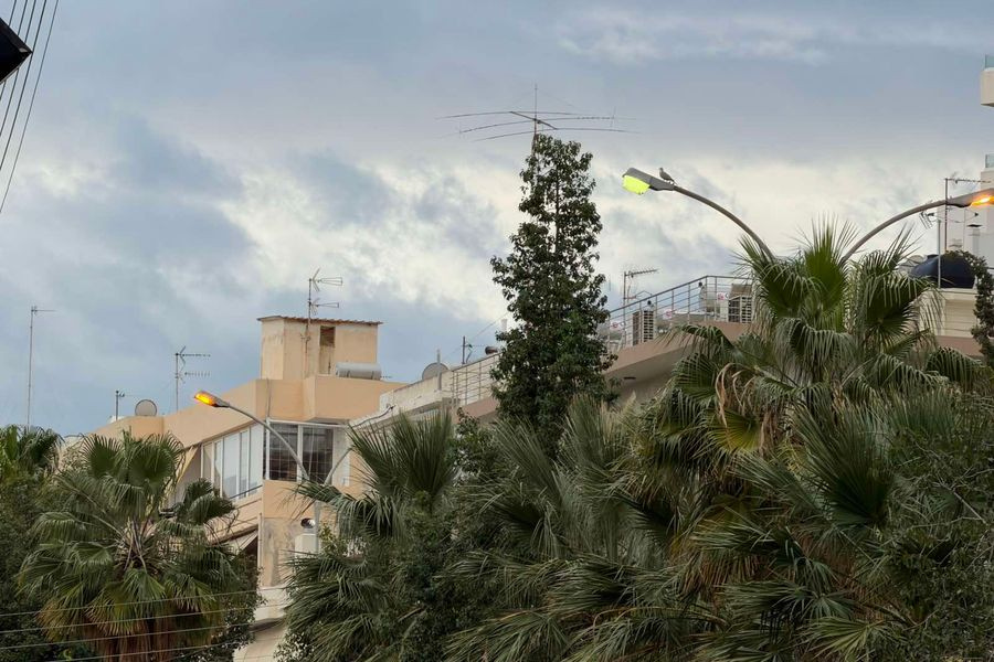 Τι θα γίνει με τα φώτα; Ή θα ανάβουν μέρα νύχτα ή δεν θα ανάβουν καθόλου