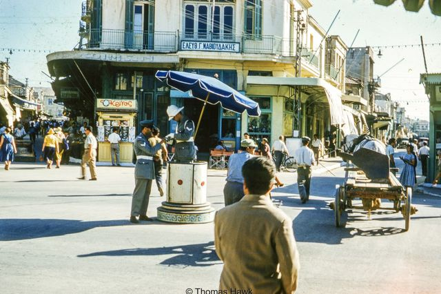 Στη διασταύρωση των οδών Δικαιοσύνης και Ίδης («σταυρός» της πόλης του Ηρακλείου), το 1959