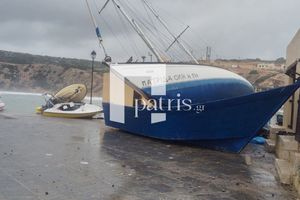 Συγκλονιστικές εικόνες και βίντεο από τις καταστροφές στη Γαύδο – Θυελλώδεις άνεμοι σαρώνουν το νησί