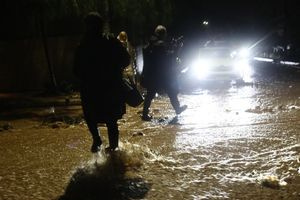 Ο Ευθύμης Λέκκας εξηγεί γιατί χτυπήθηκε η Άνω Γλυφάδα από την κακοκαιρία