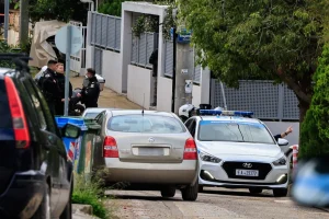 Το 2014 δολοφόνησε τη μητέρα του, σήμερα τον πατέρα του: «Θα σκοτώσω και τα αδέρφια μου» φώναζε στους αστυνομικούς