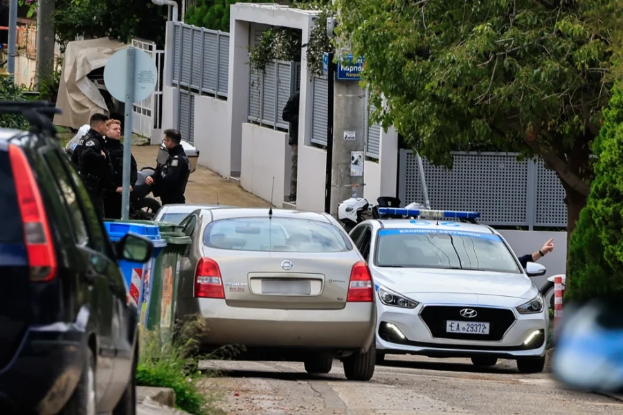 Το 2014 δολοφόνησε τη μητέρα του, σήμερα τον πατέρα του: «Θα σκοτώσω και τα αδέρφια μου» φώναζε στους αστυνομικούς