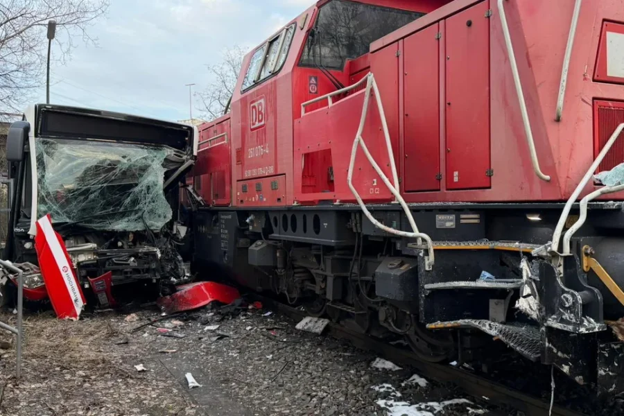 Γερμανία: Σύγκρουση λεωφορείου και τρένου στο λιμάνι του Αμβούργου-Ένας νεκρός, τρεις σοβαρά τραυματίες