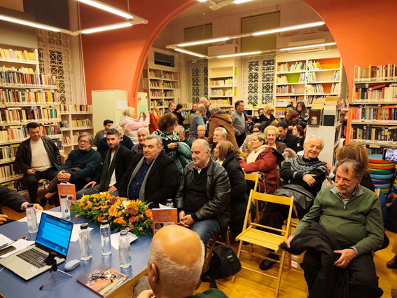 Παρουσιάστηκε το βιβλίο «Με την πένα και το μικρόφωνο 40 χρόνια» του Γιάννη Γαλανόπουλου