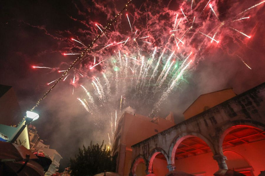 Με αισιοδοξία υποδέχθηκε το Ηράκλειο το 2026