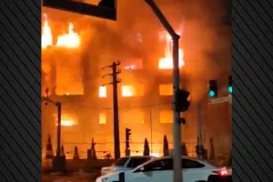 Ιράν: Γιατρός κάνει λόγο για 217 νεκρούς από τα επεισόδια – «Βρισκόμαστε σε πόλεμο» λέει η Τεχεράνη