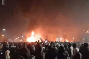 Ο Τραμπ απειλεί να πλήξει «πολύ σκληρά» το Ιράν αν σκοτωθούν διαδηλωτές