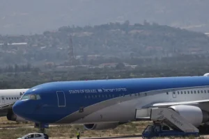 Σημάδια στρατιωτικής επίθεσης Τραμπ στο Ιράν: Το περίεργο δρομομολόγιο του αεροσκάφους Νετανιάχου στην Κρήτη και η εκκένωση βάσεων