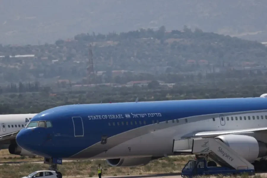 Σημάδια στρατιωτικής επίθεσης Τραμπ στο Ιράν: Το περίεργο δρομομολόγιο του αεροσκάφους Νετανιάχου στην Κρήτη και η εκκένωση βάσεων