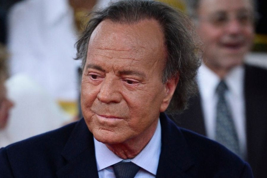 Σε Ισπανούς εισαγγελείς θα καταθέσουν οι δύο γυναίκες που κατηγορούν τον Χούλιο Ιγκλέσιας για σεξουαλική κακοποίηση