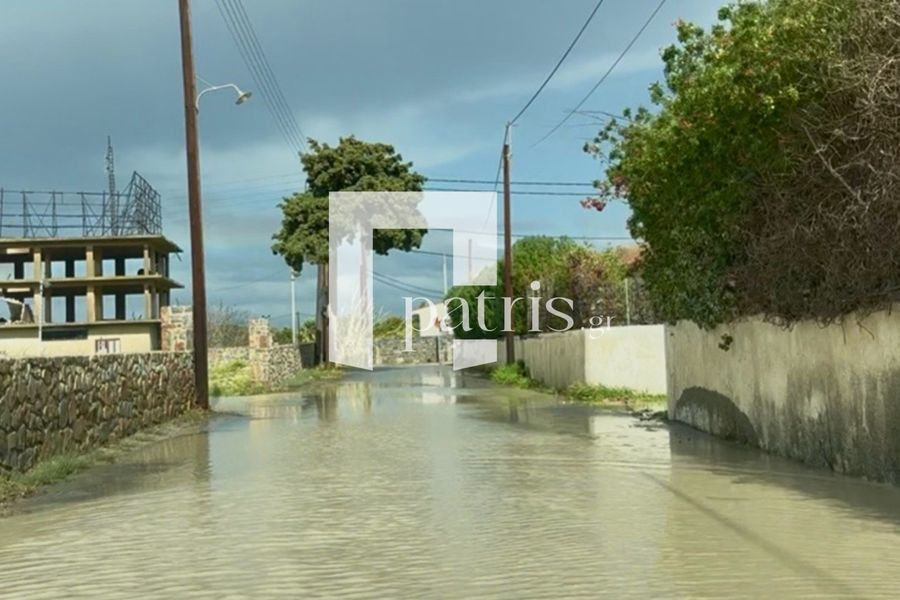 Ηράκλειο: Προβλήματα από την κακοκαιρία – Πλημμυρισμένοι δρόμοι και κοπές δέντρων