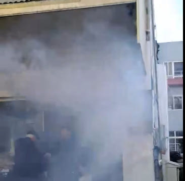 Χτύπησε κατά λάθος ο συναγερμός και γέμισε καπνούς το μαγαζί