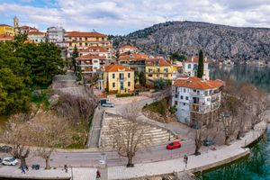 Τα μέτρα για το στεγαστικό: Δείτε για ποιους δήμους δίνουν 10.000 ευρώ για μετεγκατάσταση