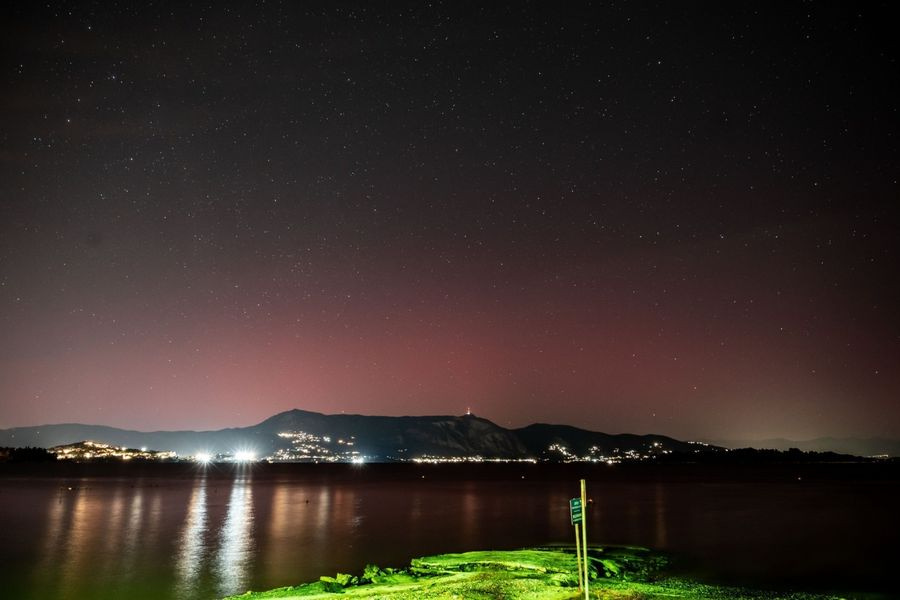 Βόρειο Σέλας και στην Ελλάδα λόγω ισχυρής γεωμαγνητικής καταιγίδας, δείτε εντυπωσιακές εικόνες από Χορτιάτη και Κέρκυρα