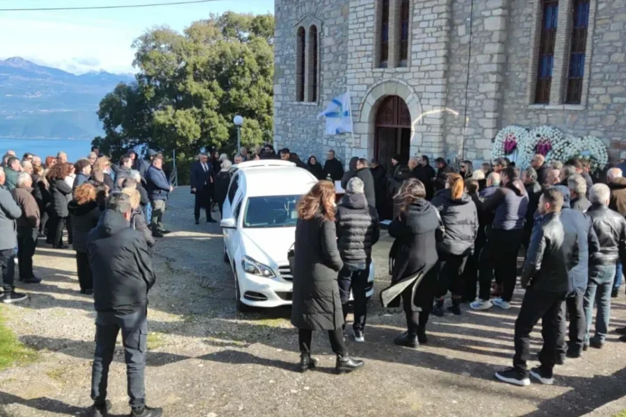 Βουβός πόνος στην κηδεία του 51χρονου κοινοτάρχη που δολοφονήθηκε στην Αιτωλοακαρνανία