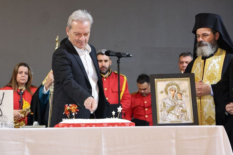 Σε εορταστικό κλίμα η κοπή της πίτας του Δήμου Ηρακλείου (φωτογραφίες)