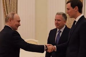 Στη Μόσχα Γουίτκοφ και Κούσνερ, άρχισαν συνομιλίες με τον Πούτιν