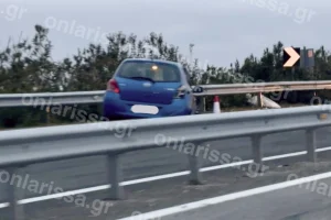 Λάρισα: Νεκρός ο οδηγός αυτοκινήτου που έπεσε πάνω στις προστατευτικές μπάρες