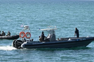 Τραγωδία στην Ικαρία: Δύο νεκροί, μια γυναίκα και ένας ανήλικος, σε ναυάγιο λέμβου μεταναστών -Τρία παιδιά αγνοούνται