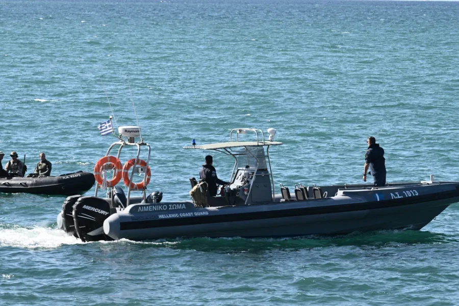 Τραγωδία στην Ικαρία: Δύο νεκροί, μια γυναίκα και ένας ανήλικος, σε ναυάγιο λέμβου μεταναστών -Τρία παιδιά αγνοούνται