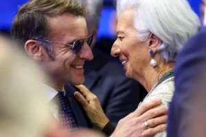 Μακρόν και Λαγκάρντ έδωσαν το σήμα της εξέγερσης κατά του Τραμπ στο Νταβός