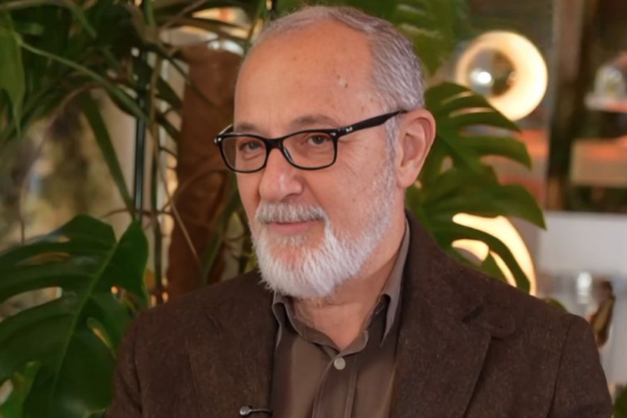 Στέλιος Μάινας: Ήμουν ένα φοβισμένο παιδάκι, χαμηλών τόνων, έτρωγα πολύ ξύλο στη γειτονιά