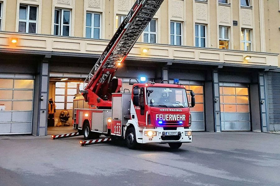 Βερολίνο: Χωρίς ρεύμα χιλιάδες νοικοκυριά λόγω φωτιάς σε μονάδα ηλεκτροπαραγωγής – Εξετάζεται ο εμπρησμός