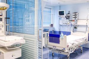 Στη ΜΕΘ του ΠΑΓΝΗ με  μηνιγγίτιδα ειδικευόμενη γιατρός