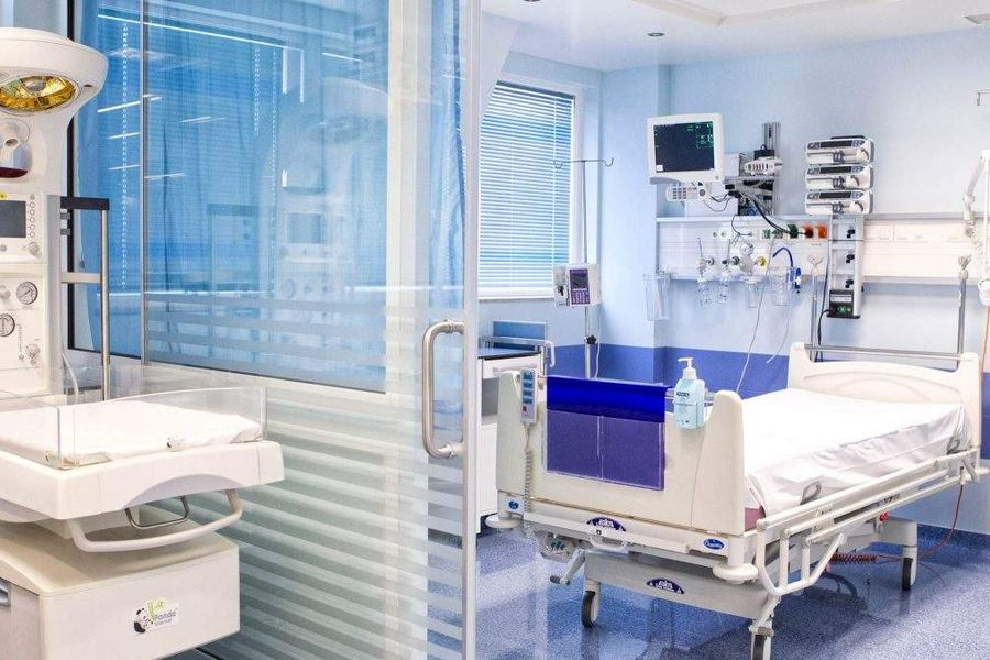 Στη ΜΕΘ του ΠΑΓΝΗ με  μηνιγγίτιδα ειδικευόμενη γιατρός