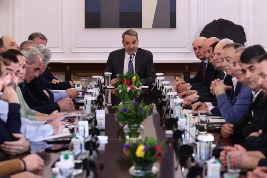 Στο Μέγαρο Μαξίμου οι αγρότες – Ανάμεσά τους και 4 Κρητικοί