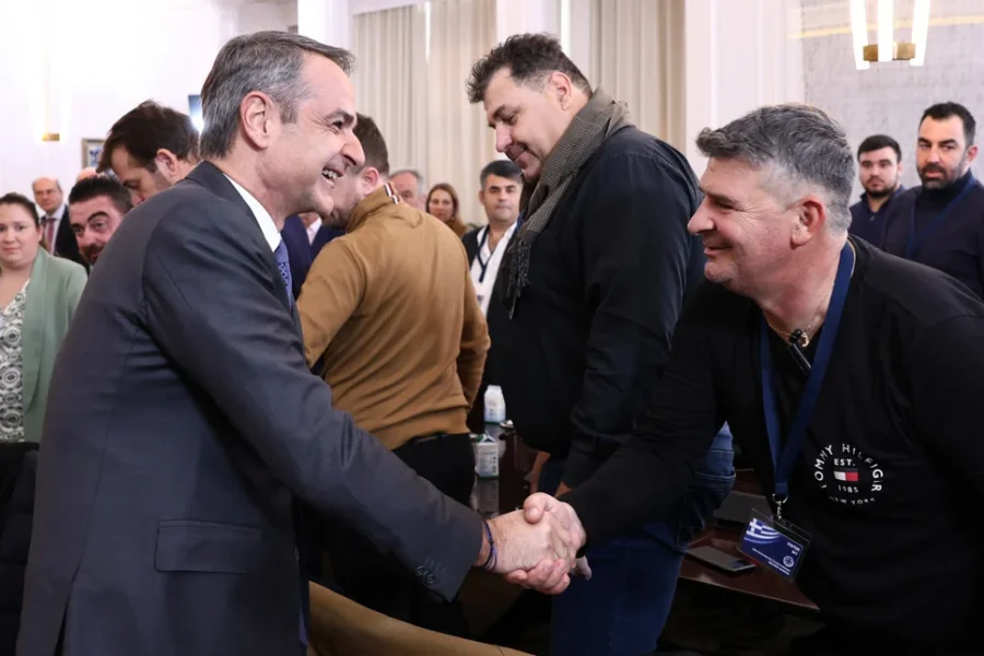 Όσα συζητήθηκαν στη συνάντηση Μητσοτάκη με αγρότες: Οι βελτιώσεις σε 3 μέτρα στήριξης και τα επόμενα βήματα