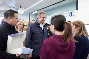 Το νοσοκομείο “Γεννηματάς” επισκέφθηκε ο πρωθυπουργός