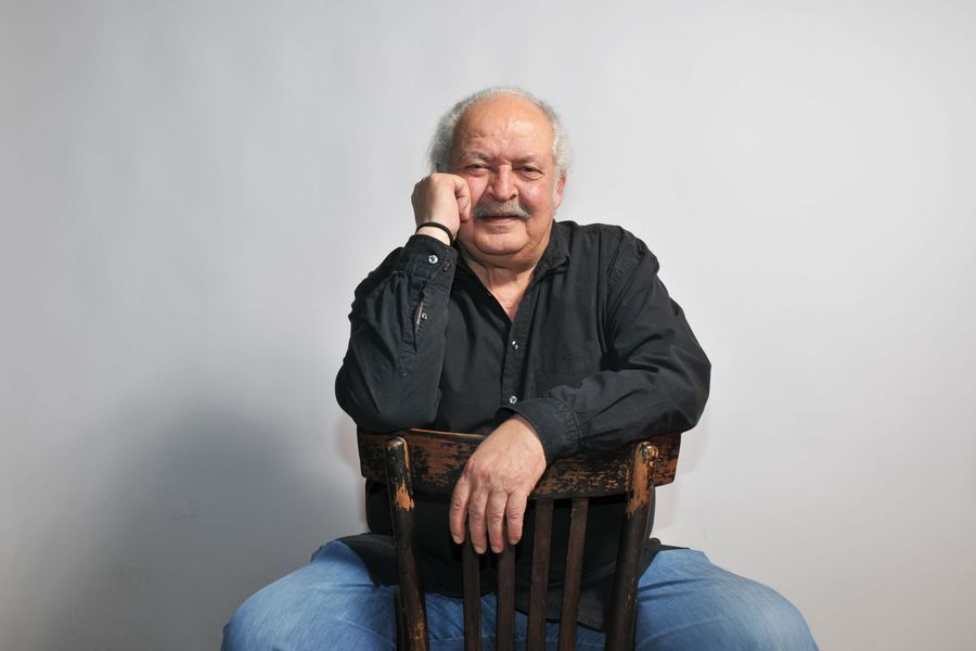 Ο Μάνος Μουντάκης μιλά για τον πατέρα του: «Έβαλα σκοπό της ζωής μου να μάθω πιάνο, όργανο που εκείνος δεν ήξερε»