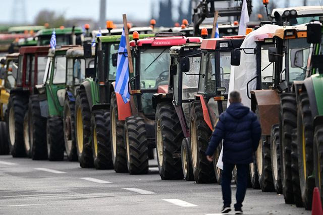 Δυσαρεστημένοι οι αγρότες από τις εξαγγελίες της κυβέρνησης, δεν σχεδιάζουν να ανοίξουν τους δρόμους